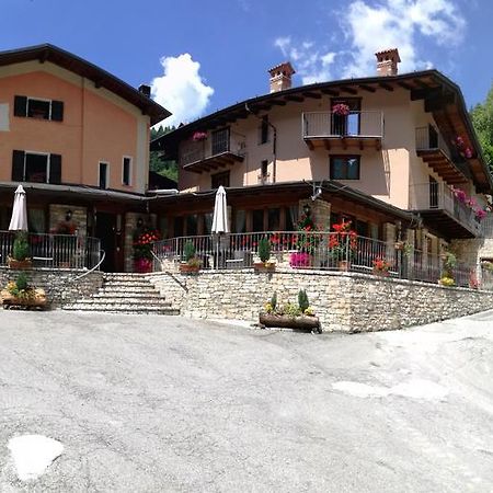 Gasthaus Agriturismo Cornei Da Nadia Collio Exterior foto