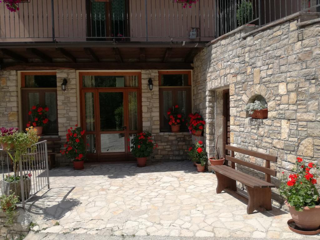 Gasthaus Agriturismo Cornei Da Nadia Collio Exterior foto